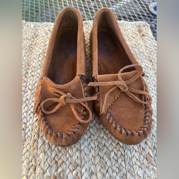 Minnetonka Shoes - Minnetonka Woman’s Suede Moccasins - Size 8.5